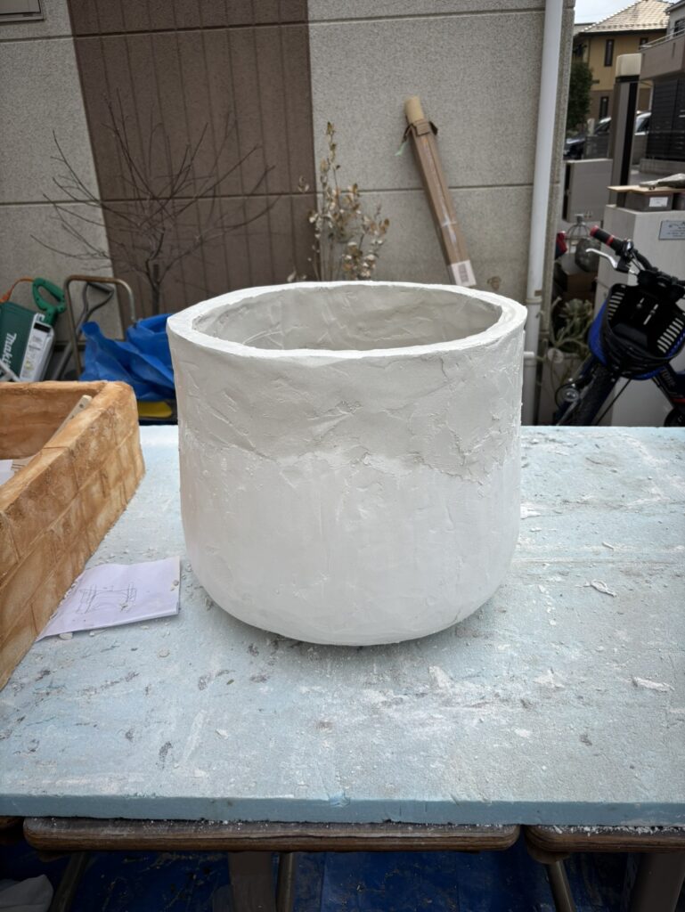 モルタルで作った鉢