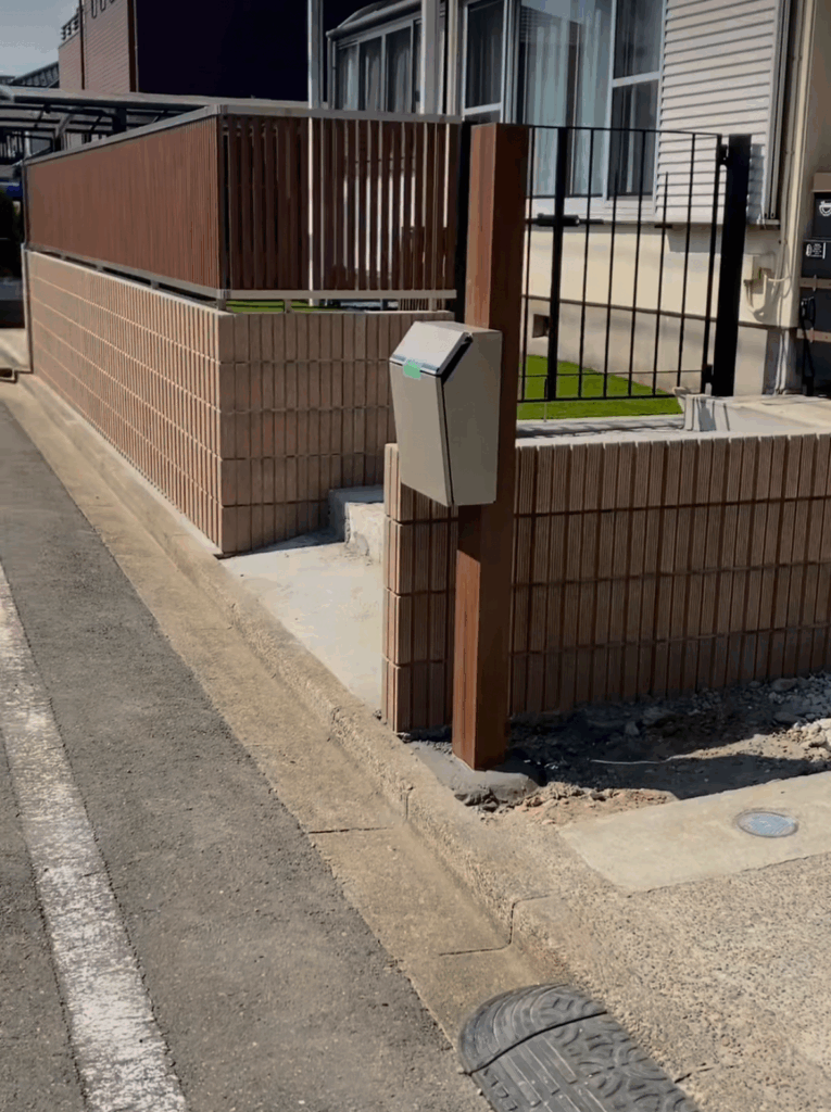施工後のすっきりした今風のフェンス