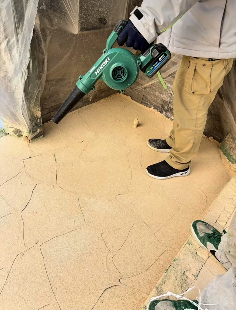 ステンシルを剥がす前